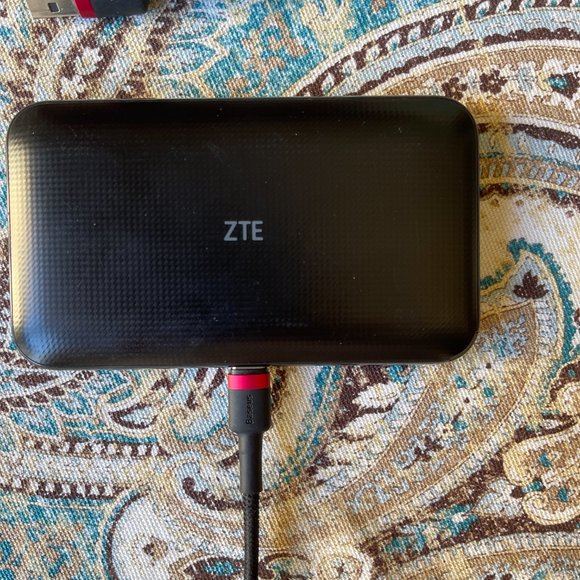 AT&T ZTE Mobile Hotspot router, puck, internet and charging cord - Picture 5 of 15
